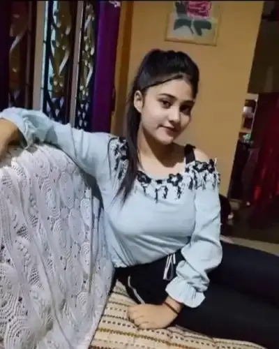 Call Girls Service in Querim